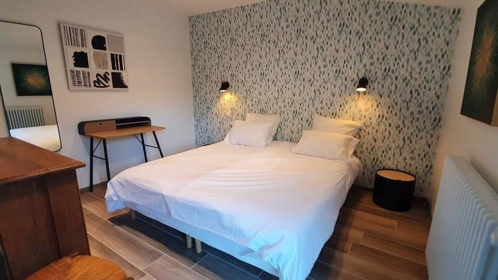 Chambre avec lit double séparable en deux lits simples