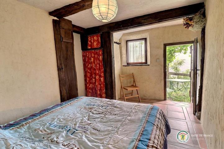 Chambre 1 lit en 160 avec accès petite terrasse (niveau -1)
